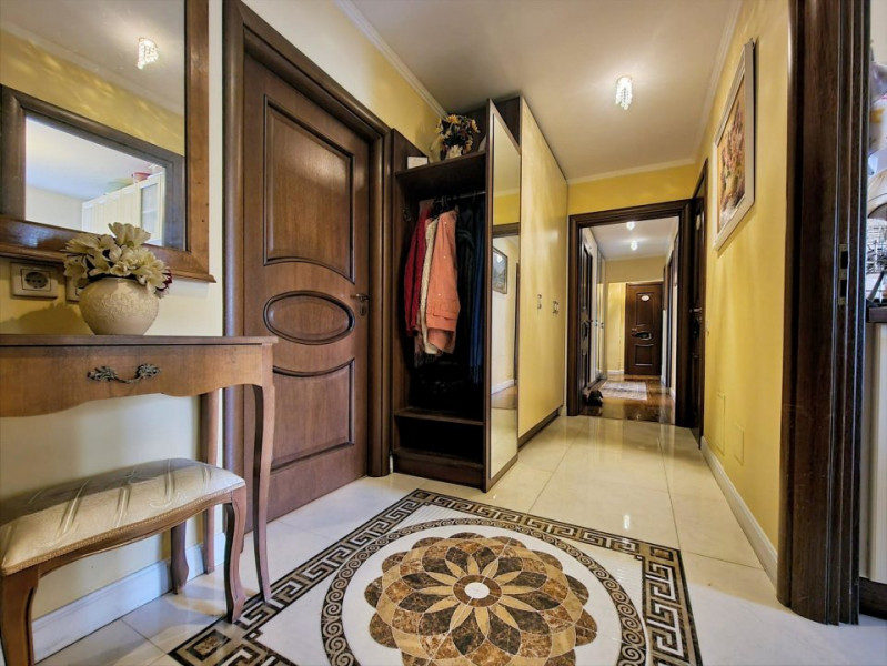 RARITATE // APARTAMENT 5 CAMERE UNIRII