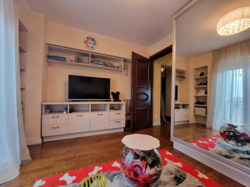 RARITATE // APARTAMENT 5 CAMERE UNIRII