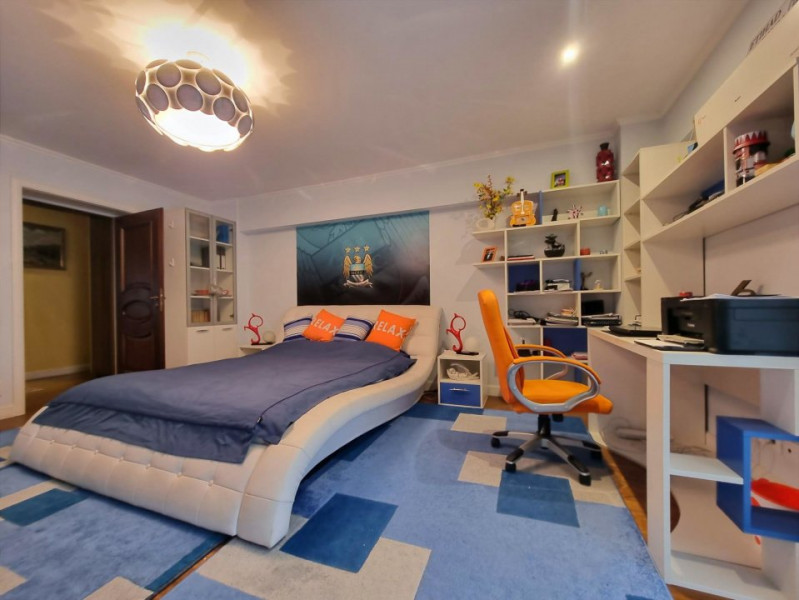 RARITATE // APARTAMENT 5 CAMERE UNIRII