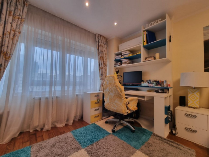 RARITATE // APARTAMENT 5 CAMERE UNIRII