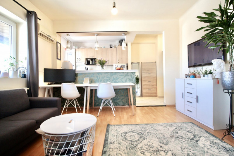 DOROBANTI, CAPITALE- LONDRA, STUDIO COCHET, MOBILAT COMPLET! 