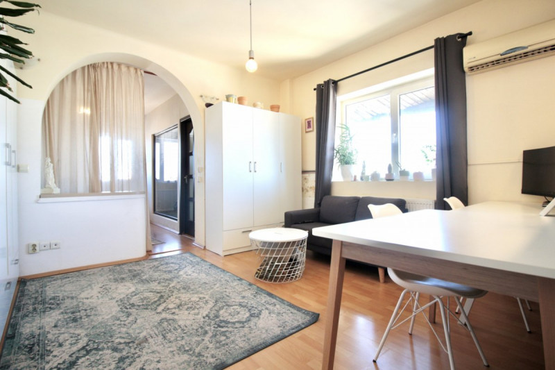 DOROBANTI, CAPITALE- LONDRA, STUDIO COCHET, MOBILAT COMPLET! 