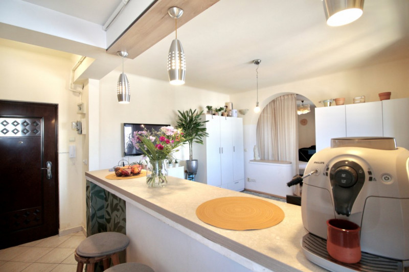 DOROBANTI, CAPITALE- LONDRA, STUDIO COCHET, MOBILAT COMPLET! 