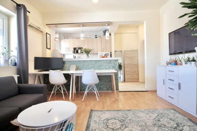 DOROBANTI, CAPITALE- LONDRA, STUDIO COCHET, MOBILAT COMPLET! 