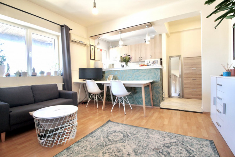 DOROBANTI, CAPITALE- LONDRA, STUDIO COCHET, MOBILAT COMPLET! 