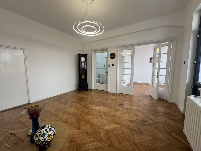 Bijuterie interbelică în centru