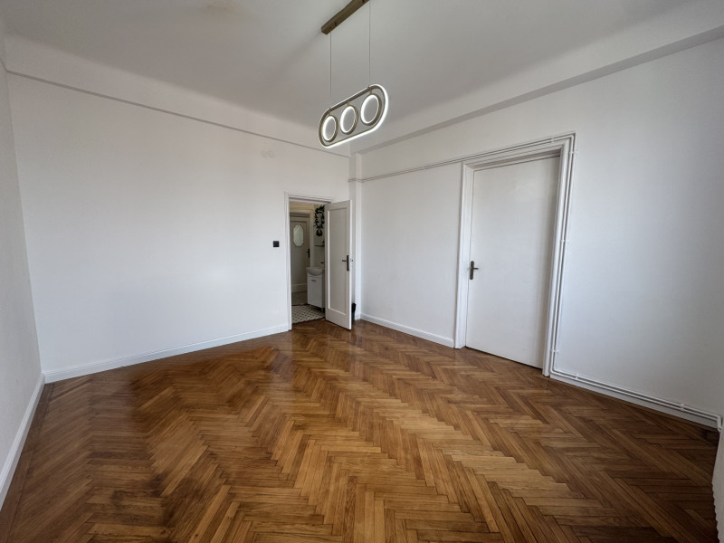 Bijuterie interbelică în centru