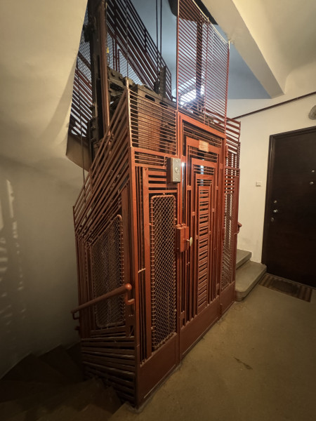 Bijuterie interbelică în centru