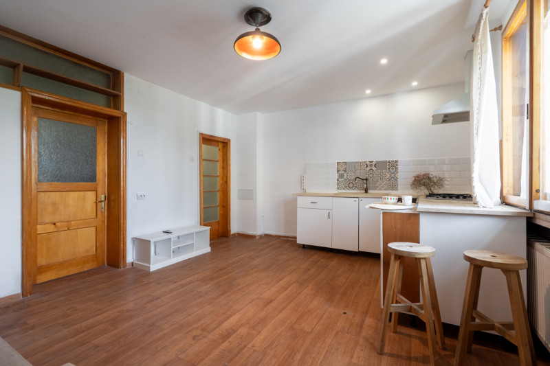 Vânzare garsonieră piata Victoriei