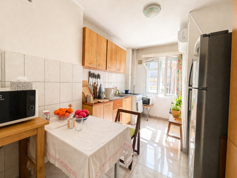 AICI NU SE VINDE, SE CONCUREAZĂ!