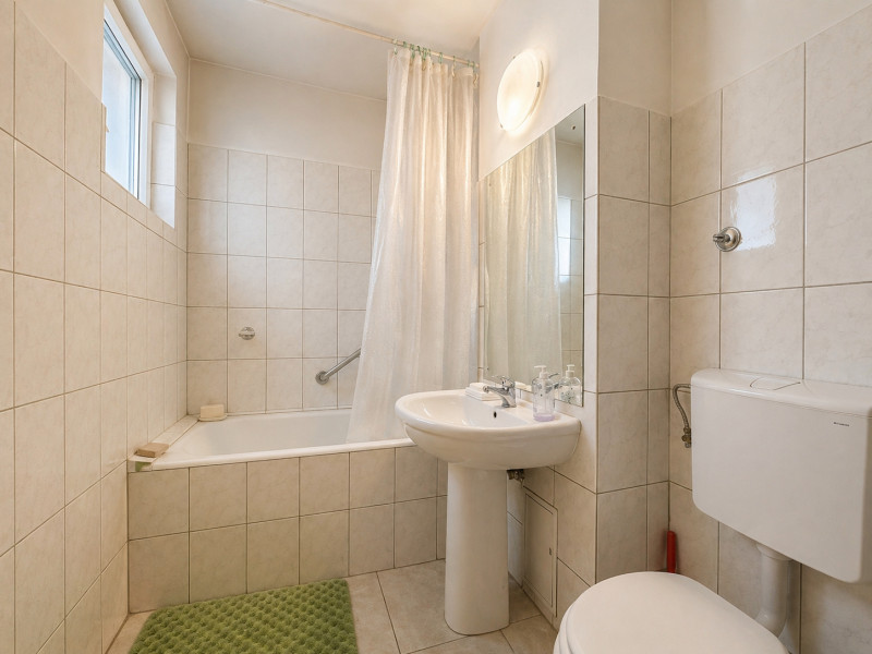 AICI NU SE VINDE, SE CONCUREAZĂ!