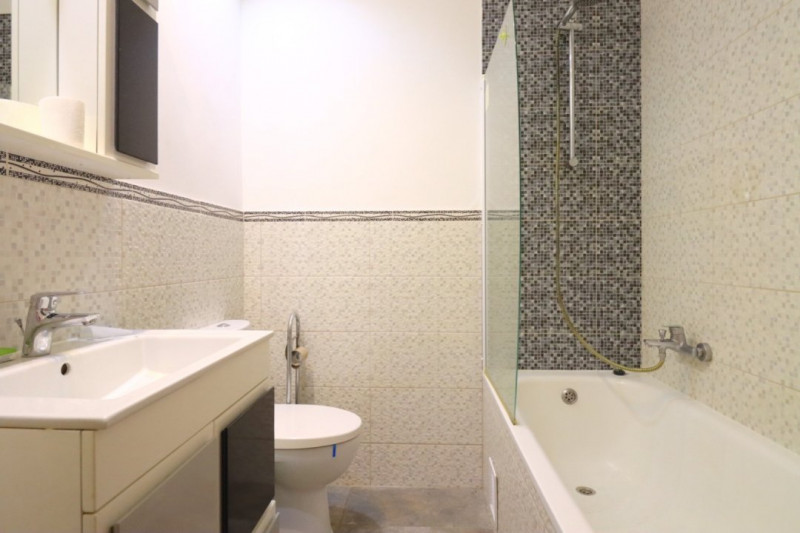 Apartament de vânzare cu 4 camere- curte – Cotroceni - metrou Eroilor/Grozăvești