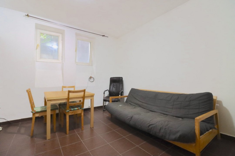 Apartament de vânzare cu 4 camere- curte – Cotroceni - metrou Eroilor/Grozăvești