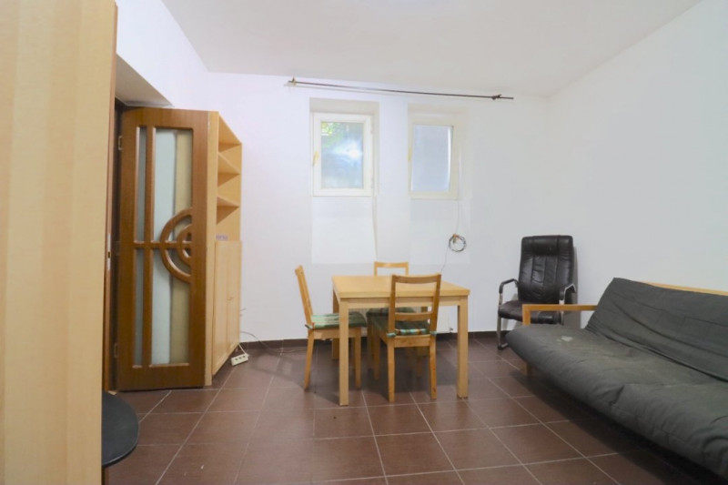 Apartament de vânzare cu 4 camere- curte – Cotroceni - metrou Eroilor/Grozăvești