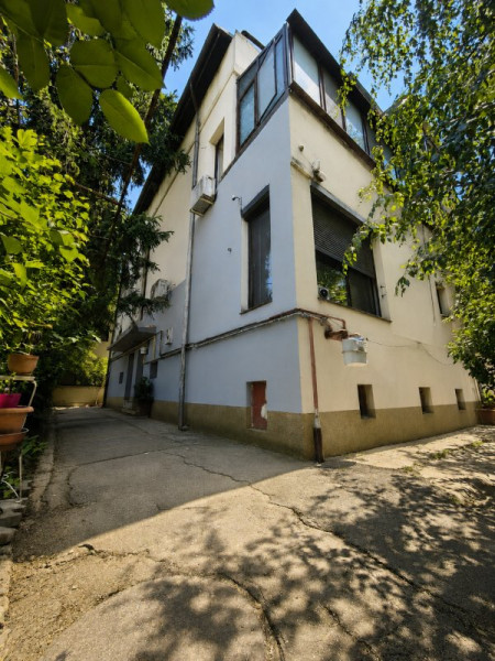 MAI mult decât un Apartament: 188 mp și CURTE în Domenii la 10 minute de Metrou