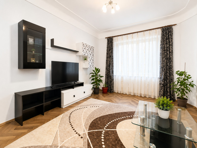Apartament 5 camere Armenesc - Corbeni