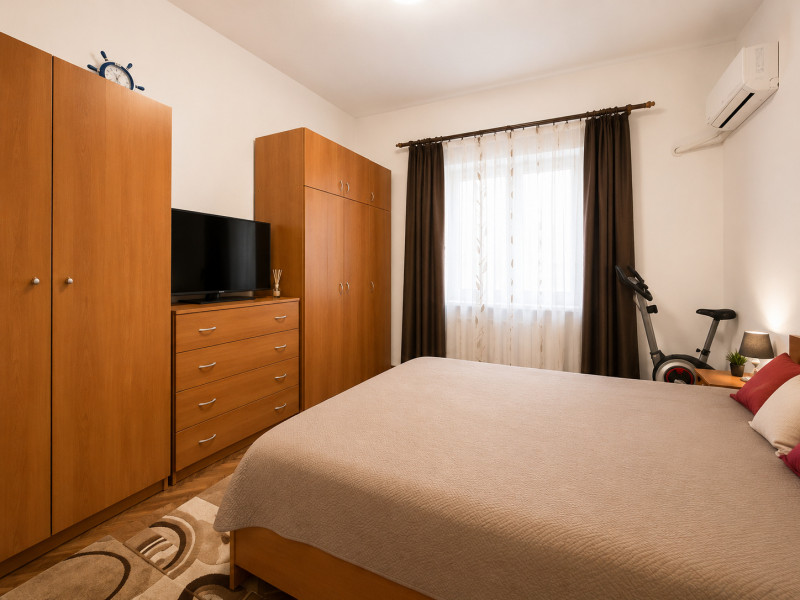 Apartament 5 camere Armenesc - Corbeni