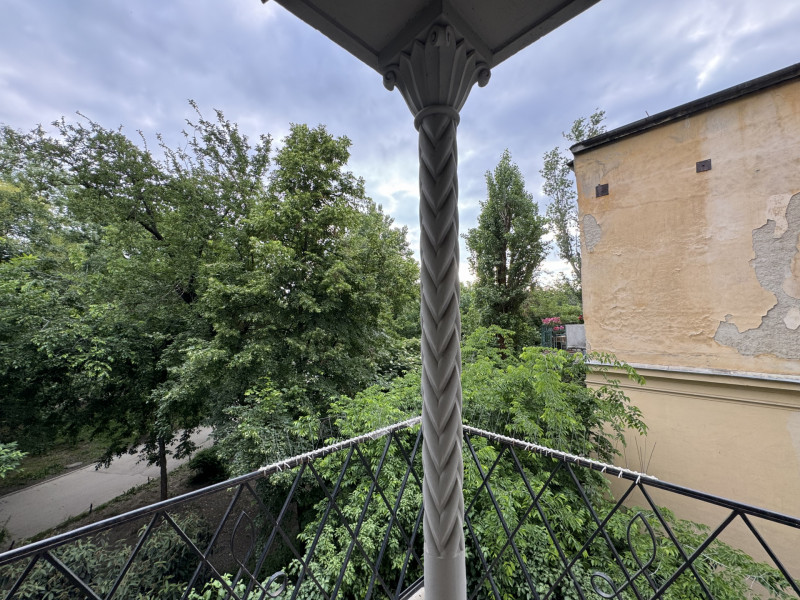 Apartament fermecator cu vedere in parcul Cismigiu