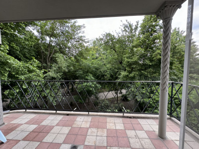 Apartament fermecator cu vedere in parcul Cismigiu