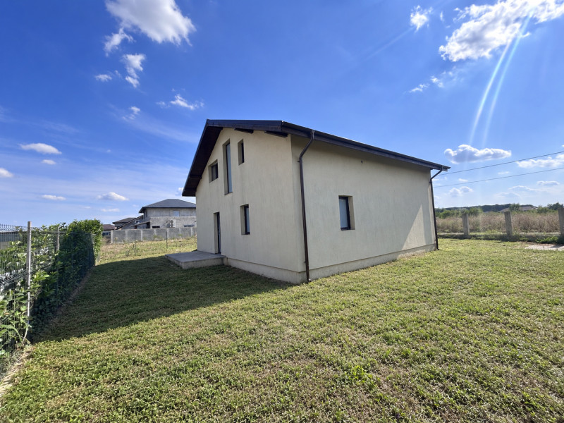 Vila individuala cu 4 camere si teren de 400 mp – Domnesti, zona Teghes