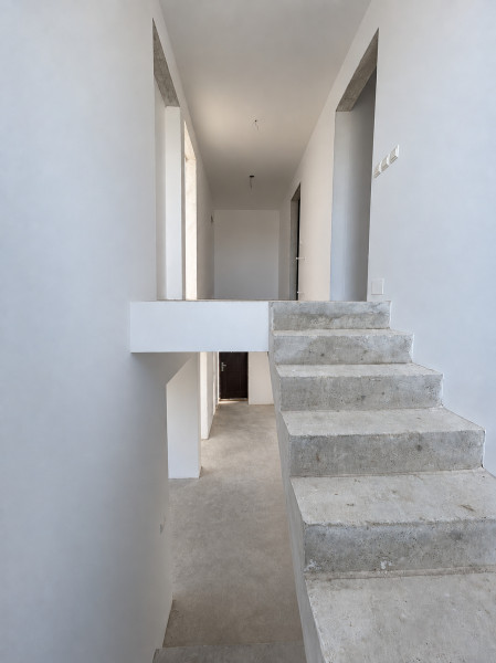 Vila individuala cu 4 camere si teren de 400 mp – Domnesti, zona Teghes