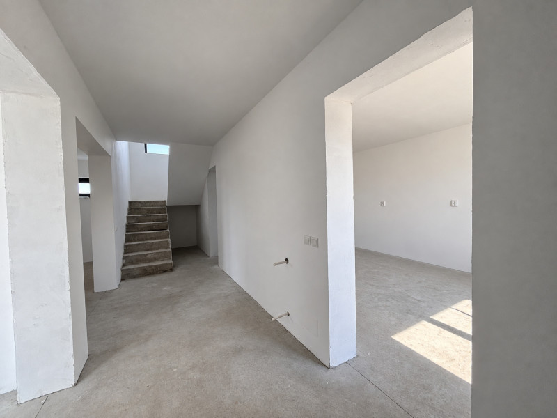 Vila individuala cu 4 camere si teren de 400 mp – Domnesti, zona Teghes