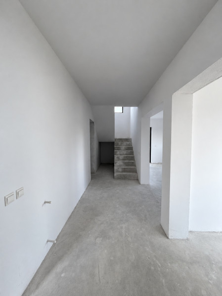 Vila individuala cu 4 camere si teren de 400 mp – Domnesti, zona Teghes