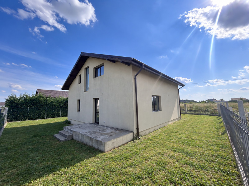 Vila individuala cu 4 camere si teren de 400 mp – Domnesti, zona Teghes