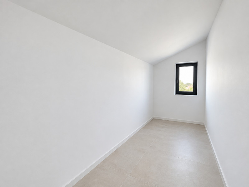 Vila individuala cu 4 camere si teren de 400 mp – Domnesti, zona Teghes