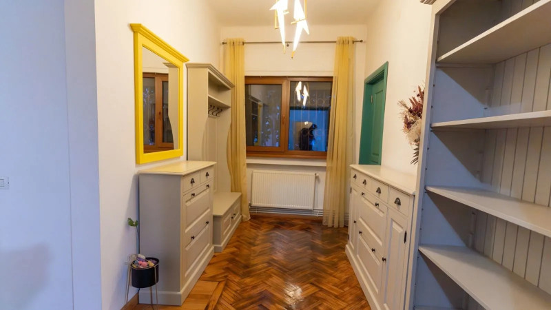 Apartament cu personalitate în vilă – 73,69 mp utili + boxă – Popa Nan