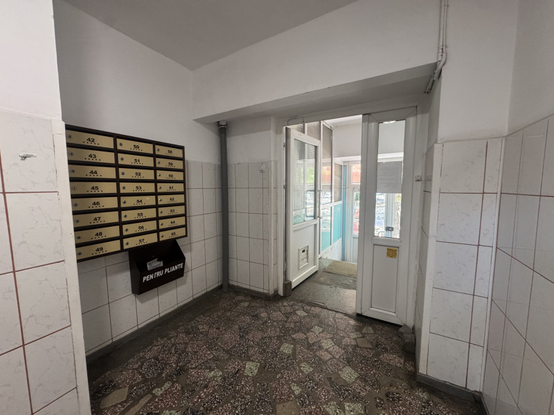 Închiriere 2 camere decomandat Piața Bobocica