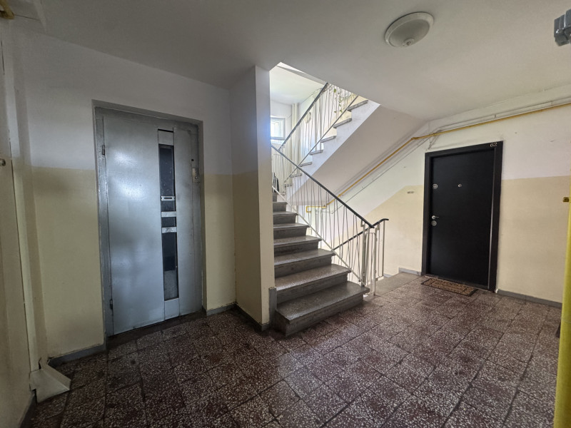 Închiriere 2 camere decomandat Piața Bobocica