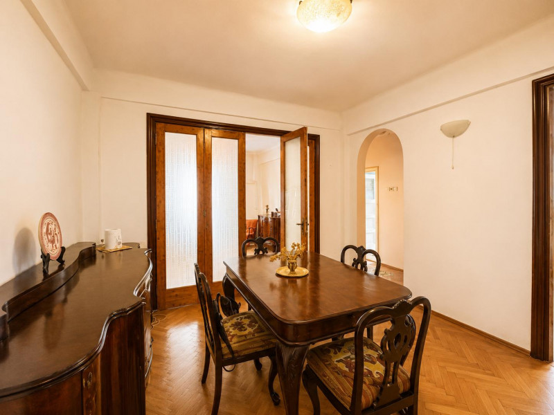 VÂND ADRESĂ, PENTRU O PRINȚESĂ! BATISTEI 4 CAMERE
