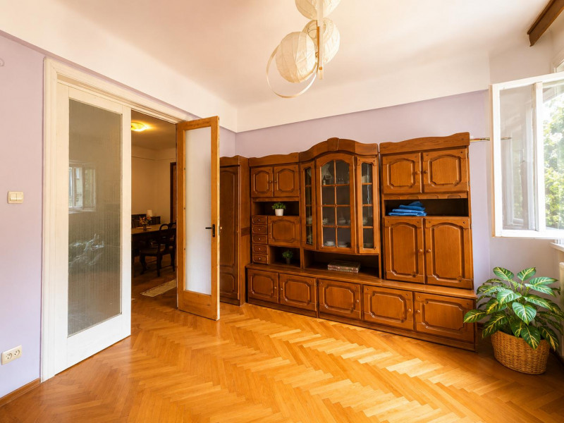 VÂND ADRESĂ, PENTRU O PRINȚESĂ! BATISTEI 4 CAMERE