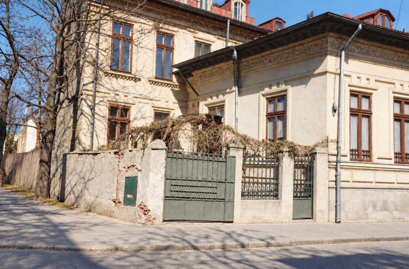 O casă care merită redescoperită, curte privata, garaj