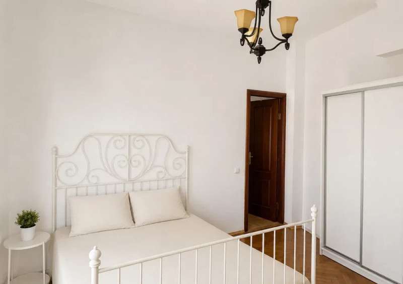 EVREIESC–Udriște  vând împreuă două apartamente independente, 144 mp în vilă