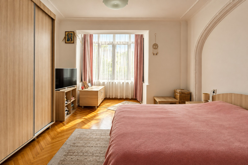 „Cotroceniul” din Est: eleganță interbelică în 5 camere, într-o vilă din 1932