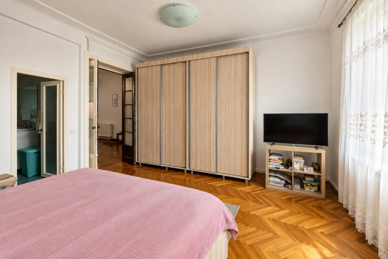 „Cotroceniul” din Est: eleganță interbelică în 5 camere, într-o vilă din 1932