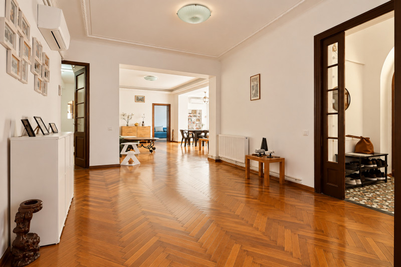 „Cotroceniul” din Est: eleganță interbelică în 5 camere, într-o vilă din 1932