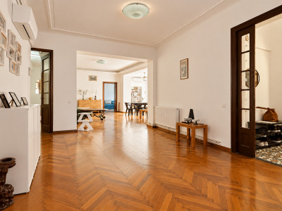 „Cotroceniul” din Est: eleganță interbelică în 5 camere, într-o vilă din 1932