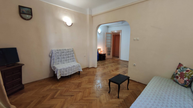 Vanzare apartament 2 camere pe hol Piata Rosetti