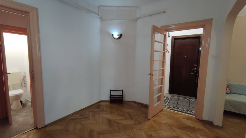 Vanzare apartament 2 camere pe hol Piata Rosetti