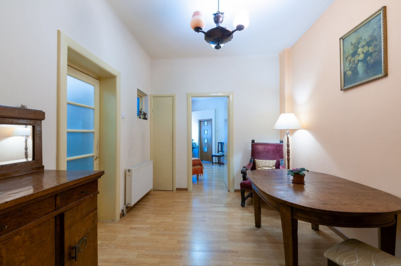 Apartament in vila Art Deco