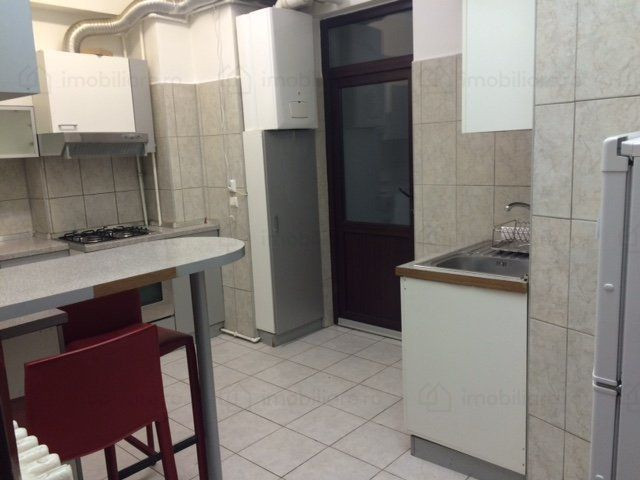 Inchiriere apartament 4 camere in bloc consolidat Calea Victoriei