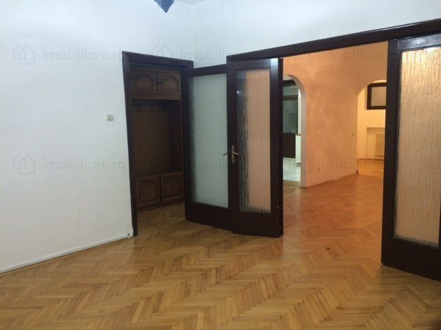 Inchiriere apartament 4 camere in bloc consolidat Calea Victoriei