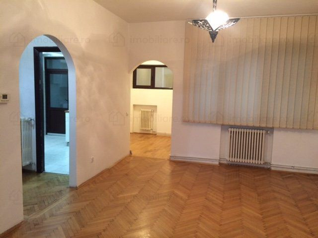 Inchiriere apartament 4 camere in bloc consolidat Calea Victoriei