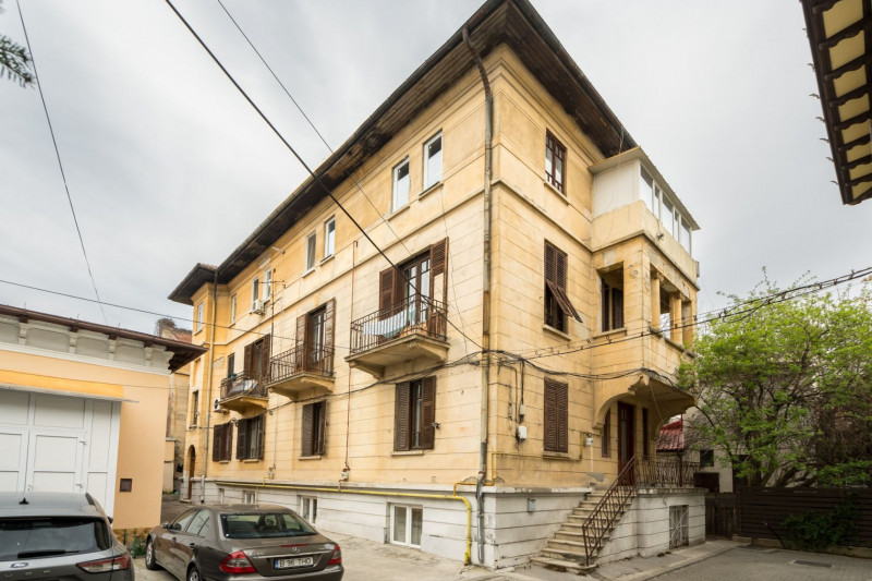 Apartament 3 camere in vila  Piata Romana