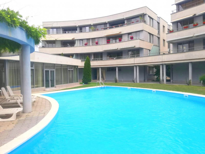 Vanzare penthouse cu gradina si piscina Baneasa