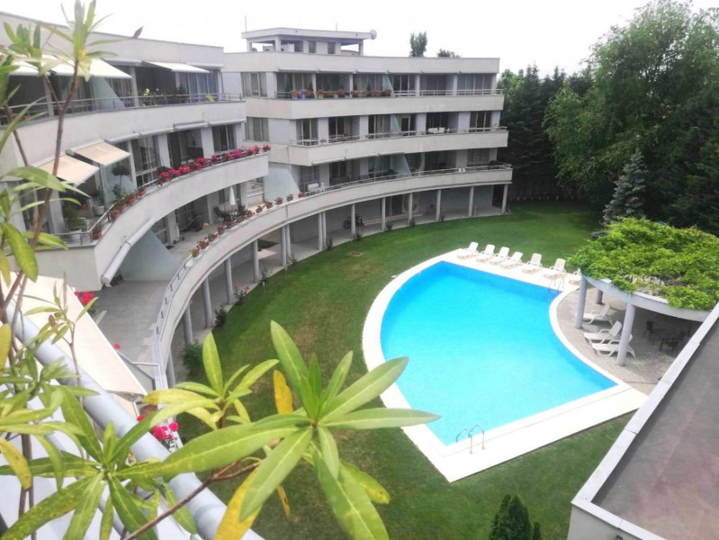 Vanzare penthouse cu gradina si piscina Baneasa