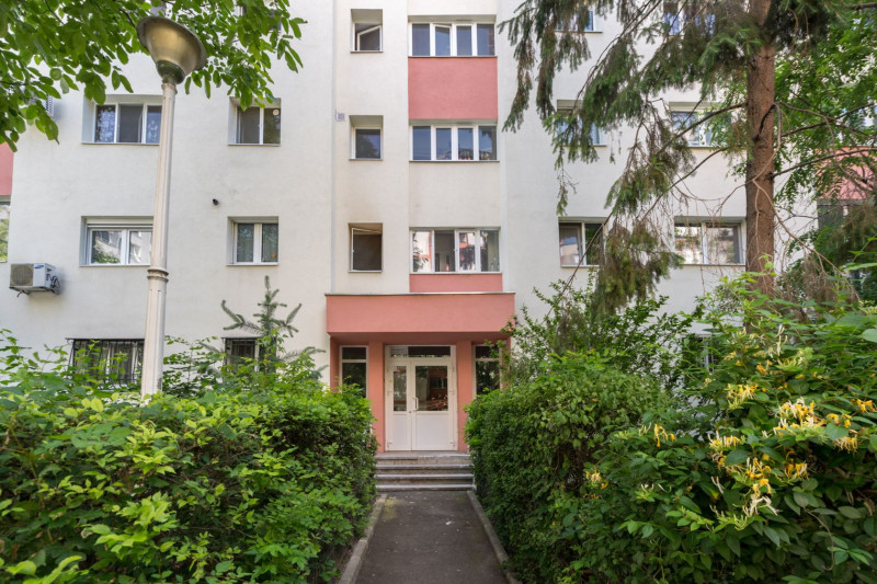 Vanzare apartament 2 camere Teiul Doamnei